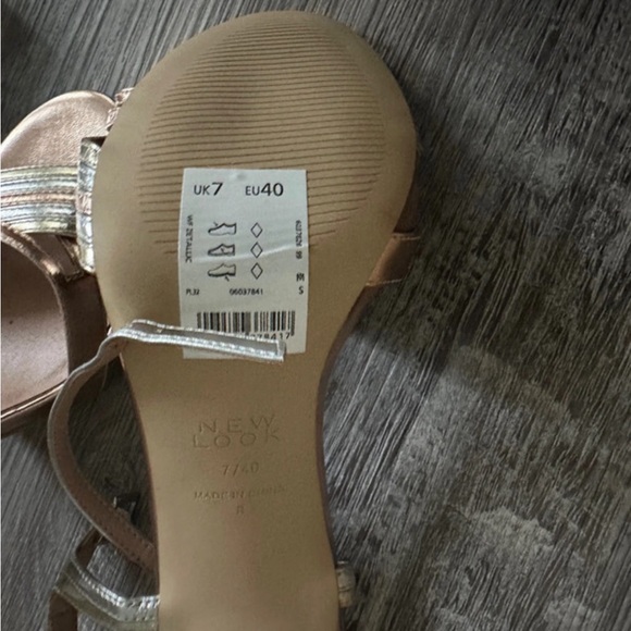 Sandals - Picture 5 of 8